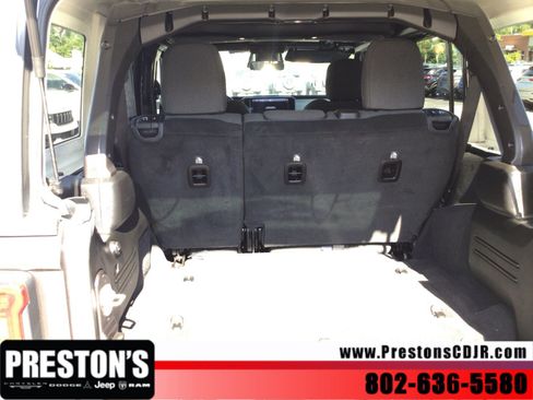 Used 2025 Jeep Wrangler Unlimited Sahara AWD/4WD image 5