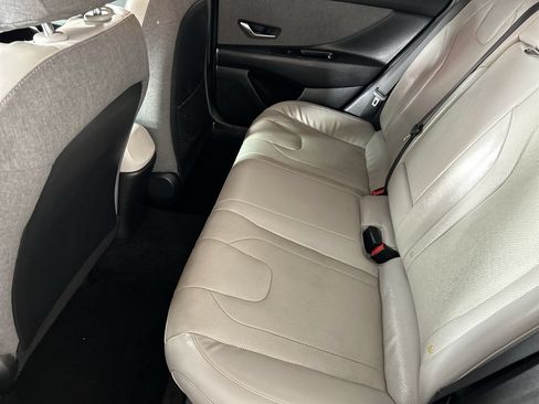Used 2021 Hyundai Elantra Limited FWD image 25