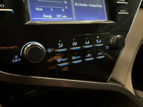 Used 2018 Toyota Camry LE FWD image 14