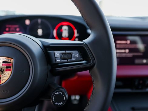 New 2025 Porsche Macan 4S Electric image 16