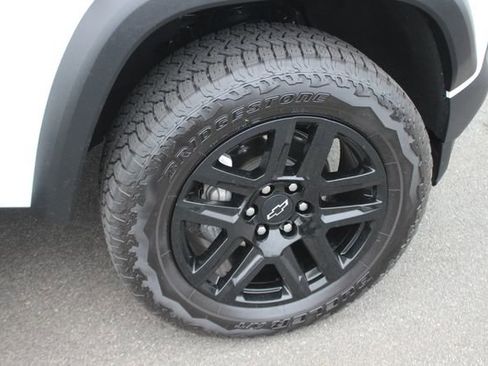 Used 2025 Chevrolet Colorado Trail Boss AWD/4WD image 35