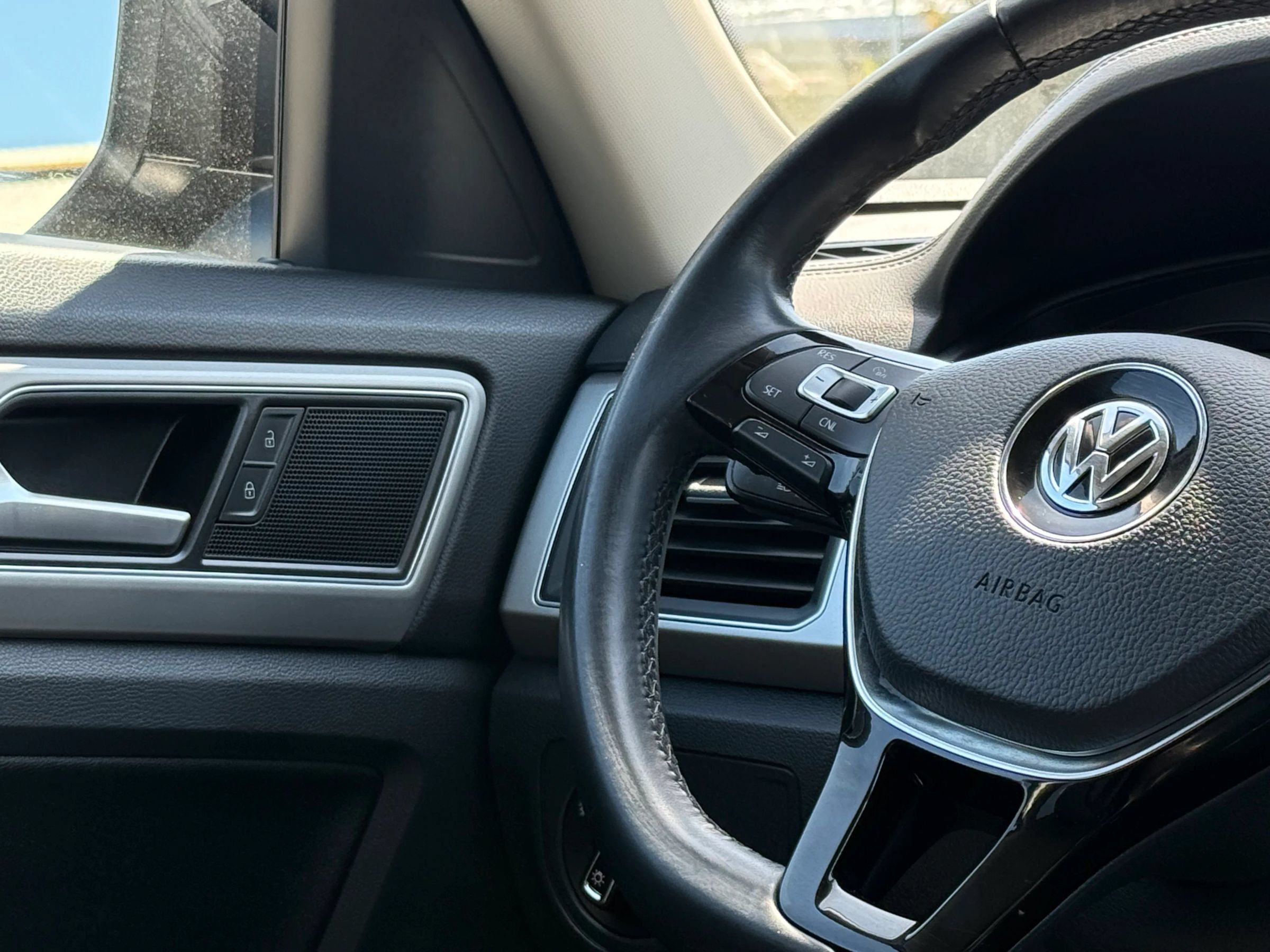 Used 2018 Volkswagen Atlas SE AWD/4WD image 42
