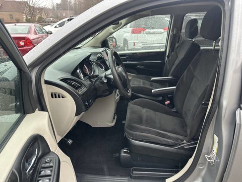 Used 2019 Dodge Grand Caravan SE FWD image 20