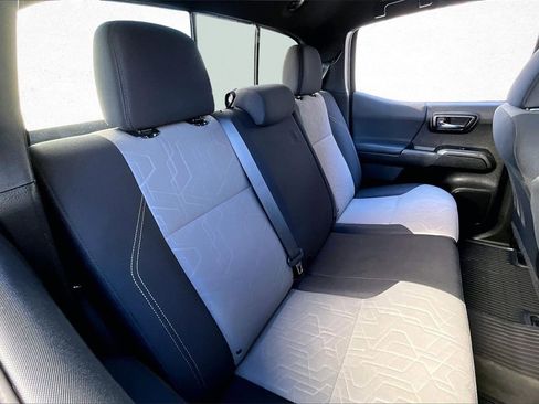 Certified 2021 Toyota Tacoma TRD Off-Road image 23