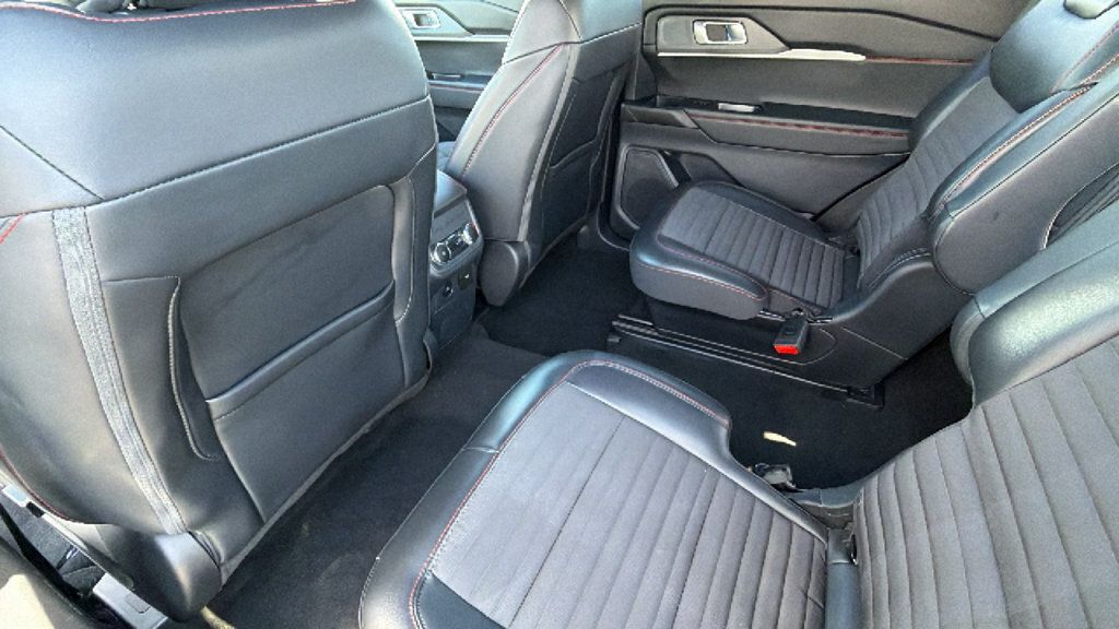 Used 2025 Ford Explorer ST-Line AWD/4WD image 24