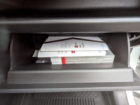 Used 2024 Toyota RAV4 XLE image 34