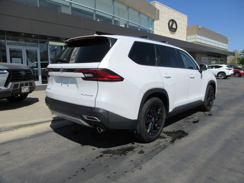 Used 2024 Toyota Grand Highlander AWD Hybrid image 10
