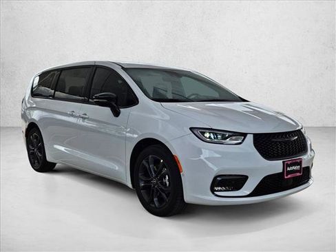 New 2026 Chrysler Pacifica Select FWD image 7