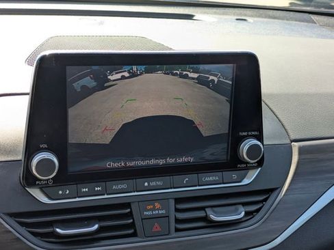 Used 2025 Nissan Altima 2.5 SV image 18