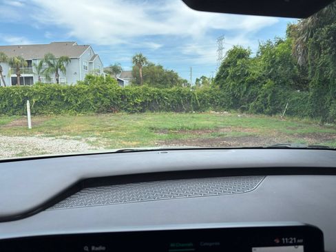 Used 2026 Kia Carnival FWD image 17