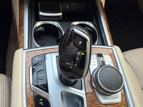 Used 2018 BMW 750i xDrive image 37