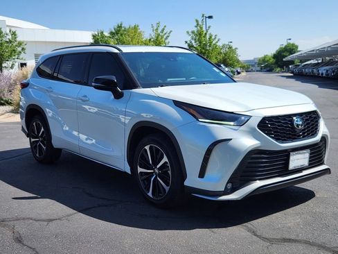 Used 2022 Toyota Highlander XSE AWD/4WD image 4