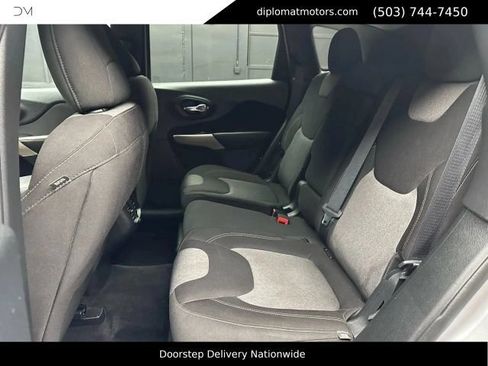 Used 2018 Jeep Cherokee Sport w/ Cold Weather Group AWD/4WD image 21
