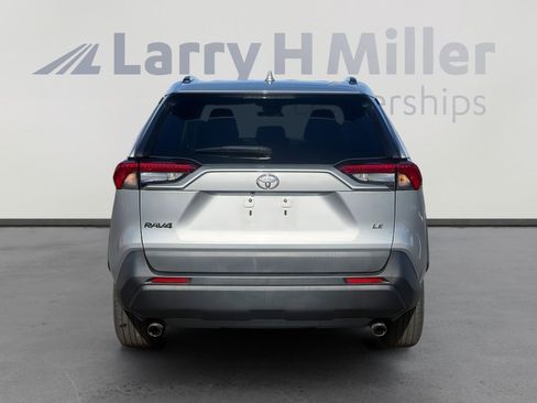 Used 2019 Toyota RAV4 LE image 5