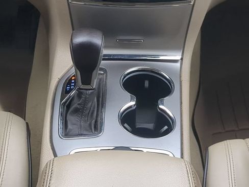 Used 2020 Jeep Grand Cherokee Overland AWD/4WD image 18