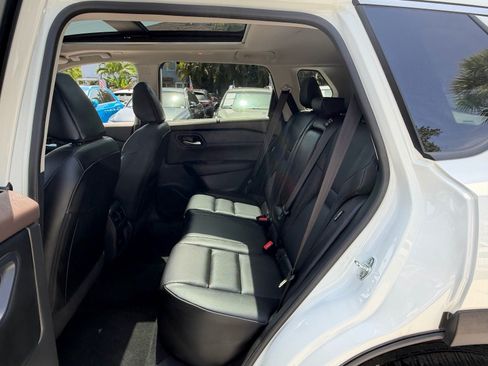 Certified 2023 Nissan Rogue SV w/ SV Premium B Package FWD image 11