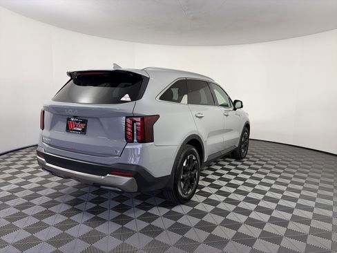 Used 2025 Kia Sorento S w/ Panoramic Sunroof Package image 10