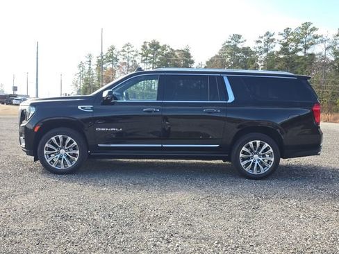 Used 2021 GMC Yukon XL Denali w/ LPO, Illumination Package image 3
