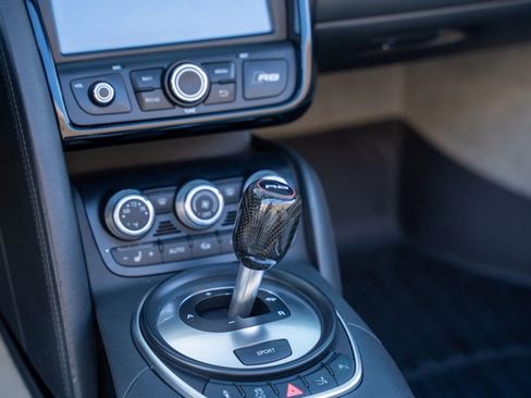 Used 2011 Audi R8 V10 image 18