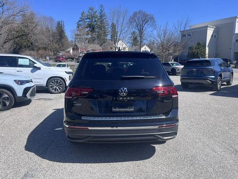 Used 2023 Volkswagen Tiguan SE w/ Panoramic Sunroof Package image 5