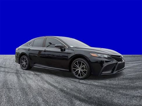Used 2024 Toyota Camry SE FWD image 2