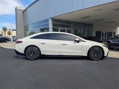 Used 2022 Mercedes-Benz EQS 580 580 image 3