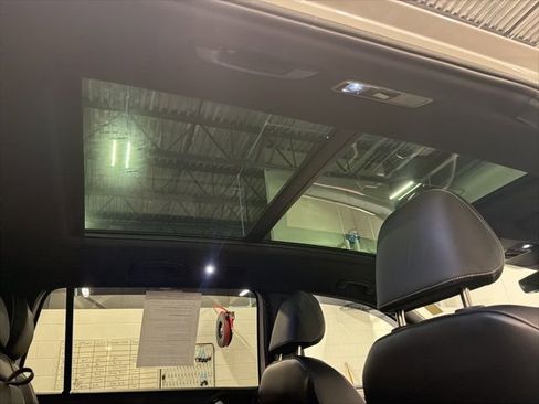 Used 2024 Volkswagen Tiguan SEL R-Line image 27