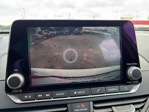 Used 2025 Nissan Altima 2.5 SV FWD image 24