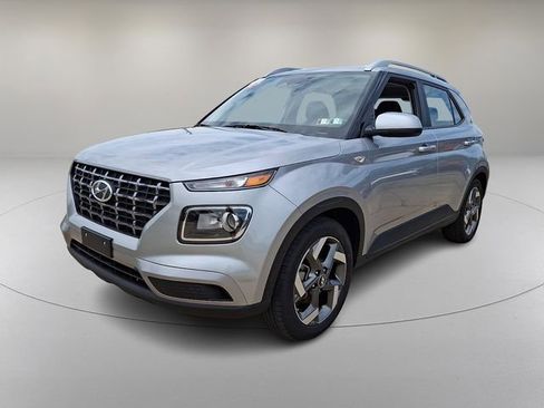 Certified 2025 Hyundai Venue SEL FWD image 5