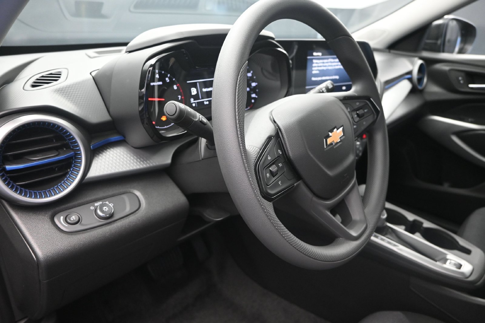 New 2026 Chevrolet Trax LS w/ LS Convenience Package FWD image 12