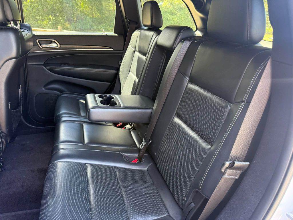 Used 2015 Jeep Grand Cherokee Limited w/ Luxury Group II RWD image 28