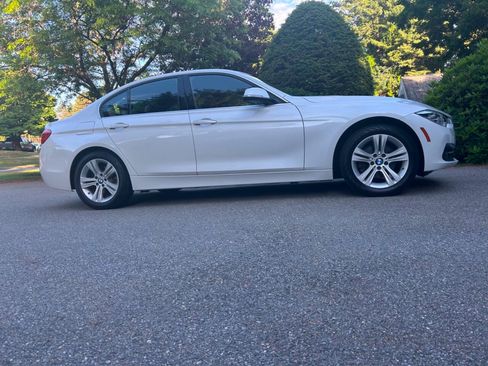 Used 2018 BMW 330i xDrive Sedan w/ Premium Package AWD/4WD image 19