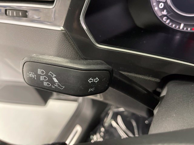 Used 2018 Volkswagen Tiguan SEL Premium AWD/4WD image 19