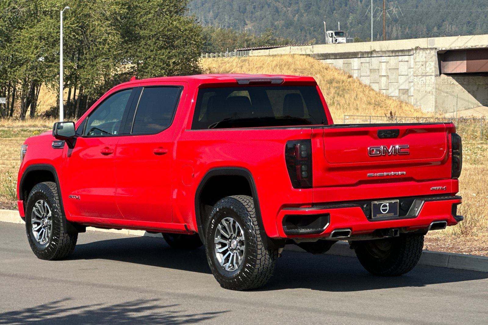 Used 2021 GMC Sierra 1500 AT4 AWD/4WD image 5