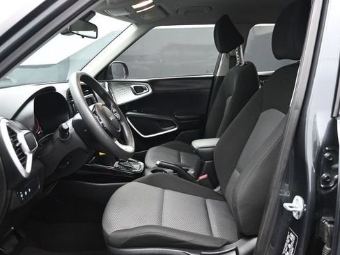 Used 2023 Kia Soul LX FWD image 7