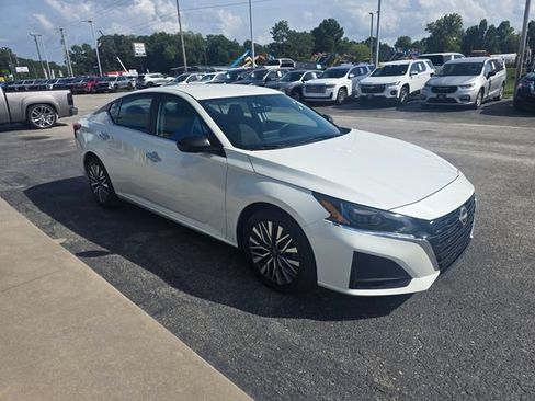 Used 2024 Nissan Altima 2.5 SV FWD image 7