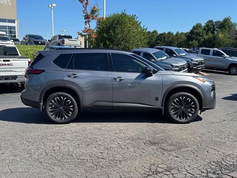 Used 2026 Nissan Rogue Dark Armor FWD image 2