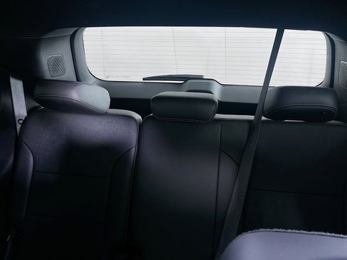 Used 2025 Buick Enclave Preferred image 18