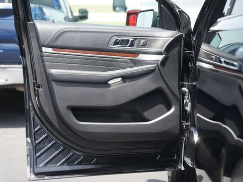 Used 2016 Ford Explorer Platinum AWD/4WD image 31