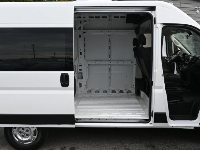 Used 2019 RAM ProMaster 2500 w/ Premium Appearance Group FWD image 9