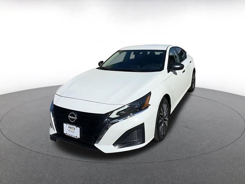 Used 2025 Nissan Altima 2.5 SV FWD image 7