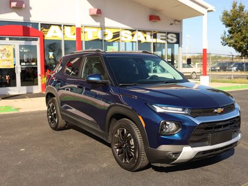 Used 2023 Chevrolet TrailBlazer LT FWD image 3