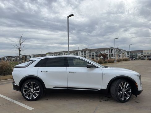 Certified 2024 Cadillac Lyriq Luxury w/ LPO, Floor Liner Package image 2