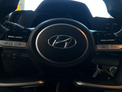 Used 2023 Hyundai Elantra SE FWD image 21