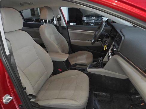 Used 2019 Hyundai Elantra SE FWD image 29