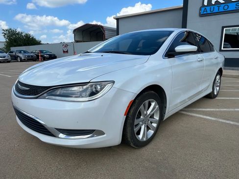 Used 2015 Chrysler 200 Limited image 3