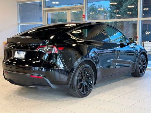 Used 2023 Tesla Model Y Long Range AWD/4WD image 12