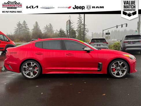 Used 2018 Kia Stinger GT2 image 10