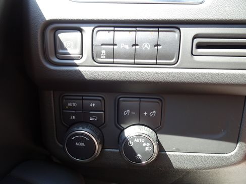 Used 2023 Chevrolet Tahoe LS AWD/4WD image 17