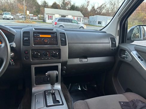 Used 2012 Nissan Pathfinder S image 29